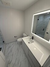 226 SE 3rd St, Unit B7 in Dania Beach, FL - Building Photo - Building Photo
