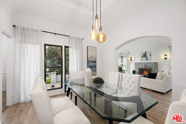 205 S Hamel Dr in Beverly Hills, CA - Foto de edificio - Building Photo