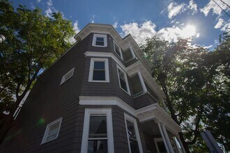 6 Hinckley St, Unit 2 in Somerville, MA - Foto de edificio - Building Photo
