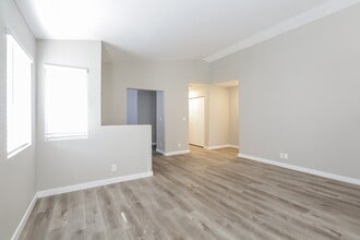 8253 10 Gallon Ct in Las Vegas, NV - Building Photo - Building Photo