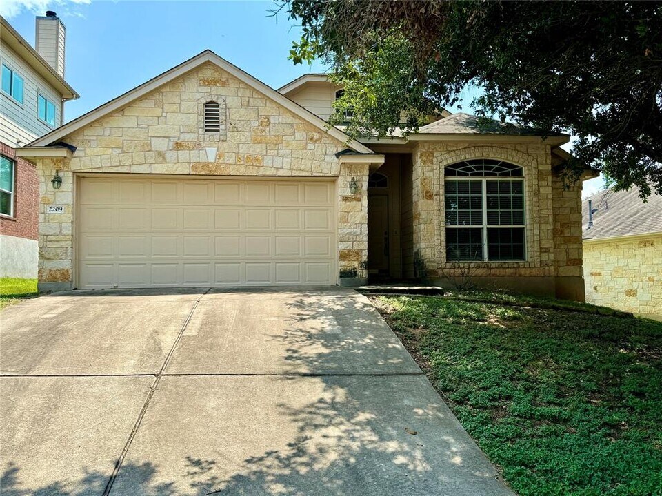 2209 Christoff Loop in Austin, TX - Building Photo