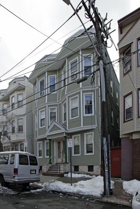 121 Clendenny Ave in Jersey City, NJ - Foto de edificio