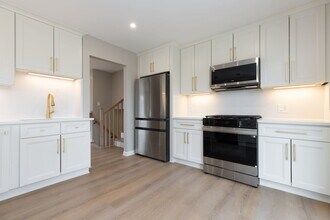 8518 Candlelight Dr W in Willow Springs, IL - Building Photo - Building Photo