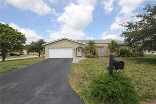 1122 NW 82nd Ave in Coral Springs, FL - Building Photo
