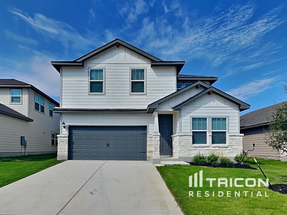 5915 Noah Pl in Saint Hedwig, TX - Building Photo