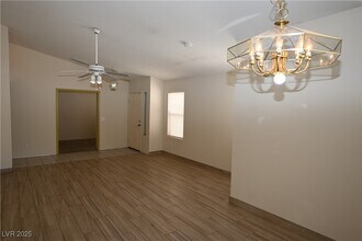 1620 Leaning Pine Way in Las Vegas, NV - Foto de edificio - Building Photo