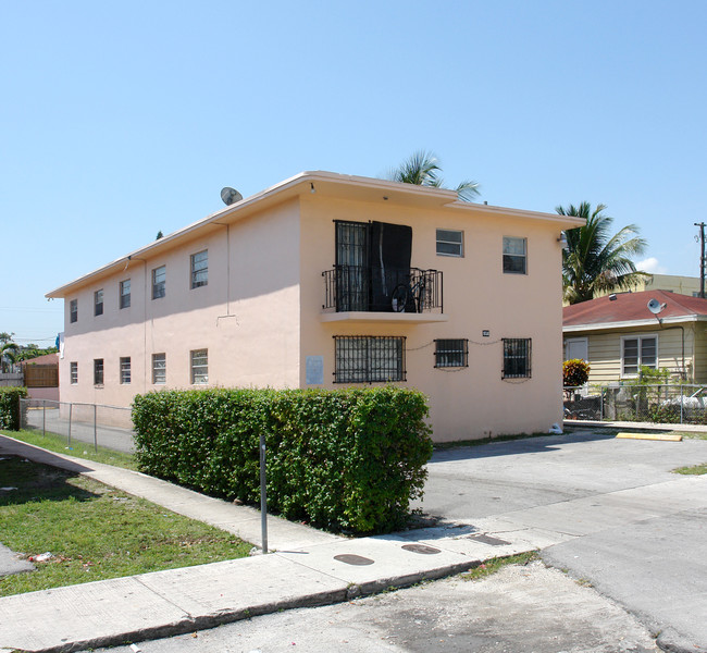 1636 NW 16th St in Miami, FL - Building Photo - Building Photo