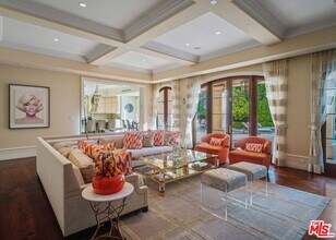 591 S Burlingame Ave in Los Angeles, CA - Building Photo - Building Photo