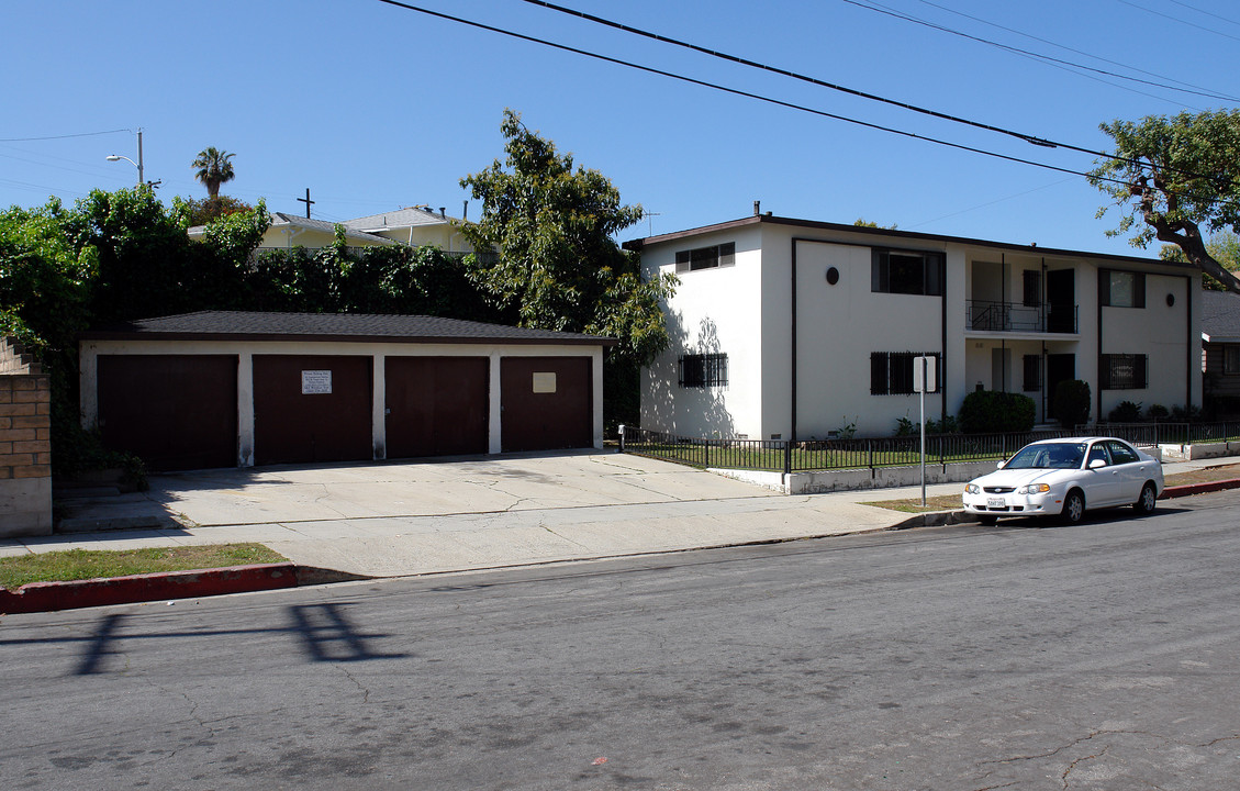 350 E Plymouth St in Inglewood, CA - Building Photo