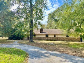 14216 Horseshoe Bend in Conroe, TX - Building Photo