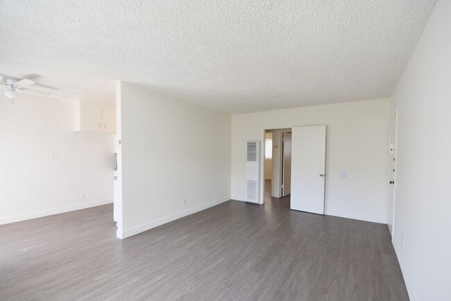 10843 Kling St in Los Angeles, CA - Building Photo - Building Photo