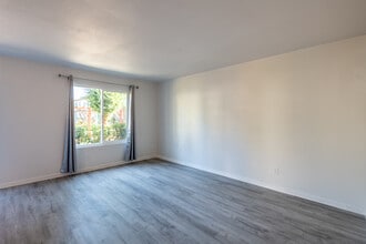 Gold Run Apartments in Rancho Cordova, CA - Foto de edificio - Building Photo