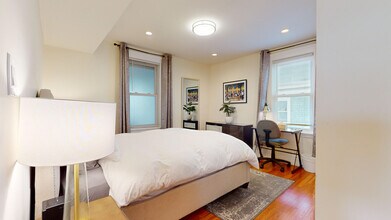 30 Clay St, Unit 3 in Cambridge, MA - Building Photo - Building Photo
