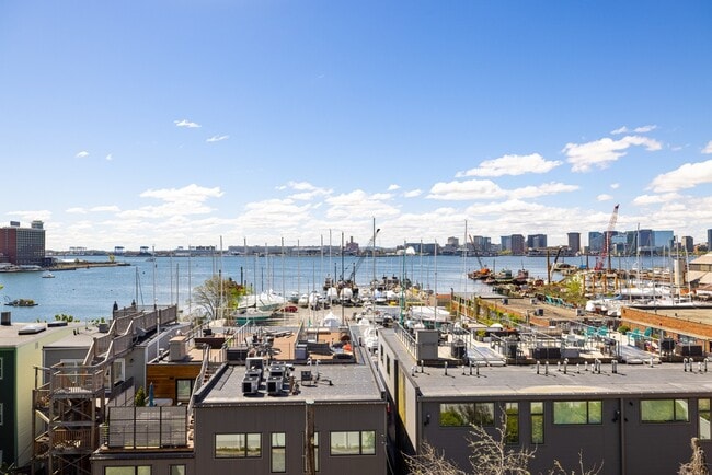 275 Webster St, Unit 4 in Boston, MA - Foto de edificio - Building Photo