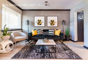 500 Andrews Ave in Dallas, TX - Building Photo