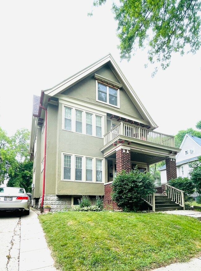 2485 N Frederick Ave, Unit 2nd floor in Milwaukee, WI - Building Photo - Building Photo
