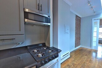 697 Tenth Ave (47th & 48th St), #5FN in New York, NY - Building Photo - Building Photo