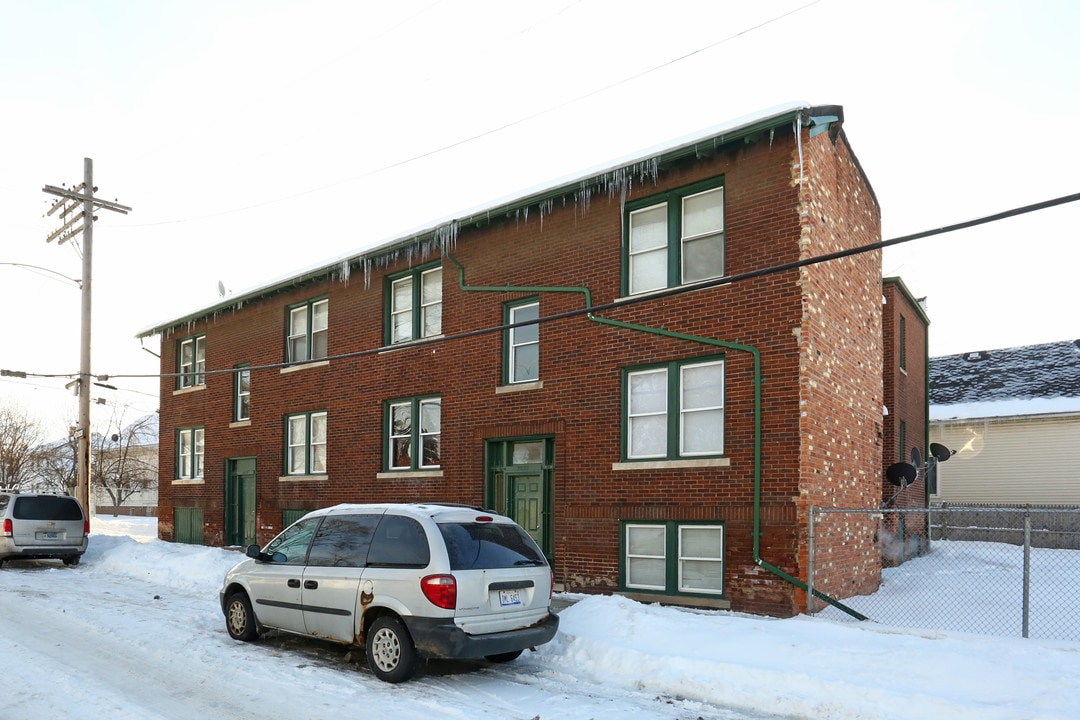 7827-7835 Cypress St in Detroit, MI - Building Photo