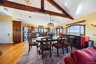 7 Widgeon Way in Westhampton Beach, NY - Building Photo - Building Photo