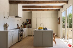 4228 Los Nietos Dr in Los Angeles, CA - Building Photo