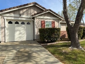 4 White Lily Ct in Sacramento, CA - Building Photo - Building Photo