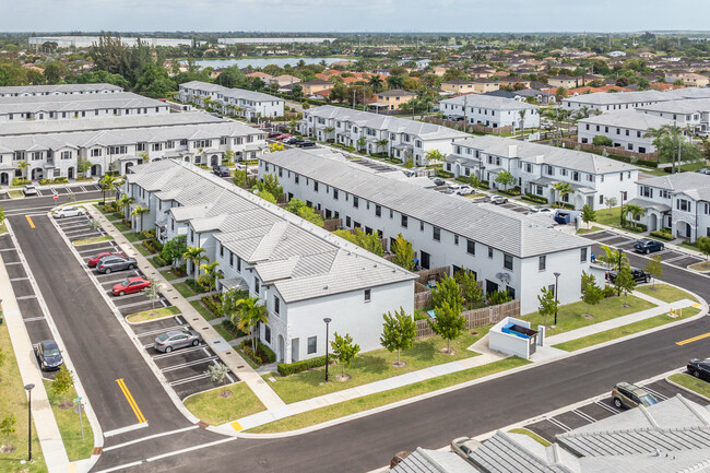 Pine Vista in Homestead, FL - Building Photo - Building Photo