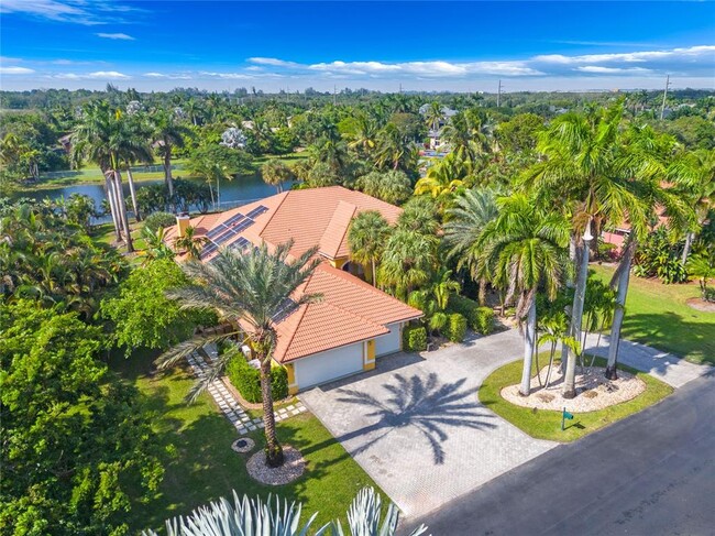 2161 SW 131st Ter in Davie, FL - Foto de edificio - Building Photo