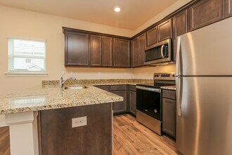 8073 Logan Dr in La Vergne, TN - Building Photo - Building Photo