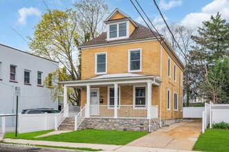 83 Pearl St in Red Bank, NJ - Foto de edificio - Building Photo