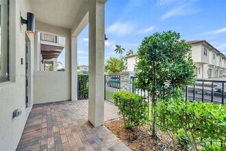 4612 NW 83rd Ave in Doral, FL - Building Photo - Building Photo