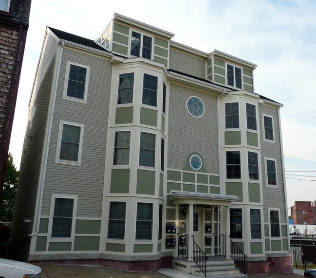 32 Parker St in Charlestown, MA - Foto de edificio - Building Photo