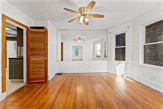 31 Cameron Ave, Unit 2 in Somerville, MA - Building Photo - Building Photo