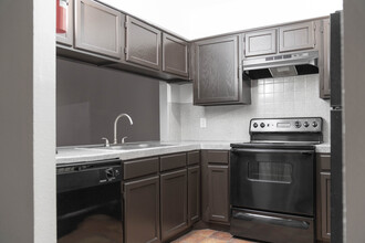 La Cordoba Apartments in Houston, TX - Building Photo - Building Photo