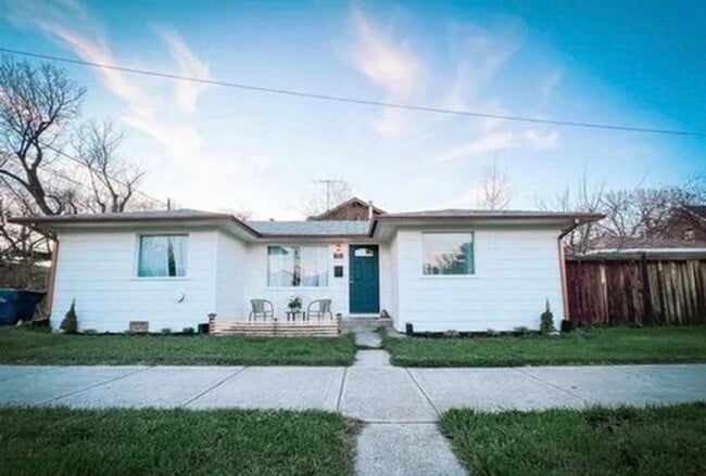 property at 515 E Clark St