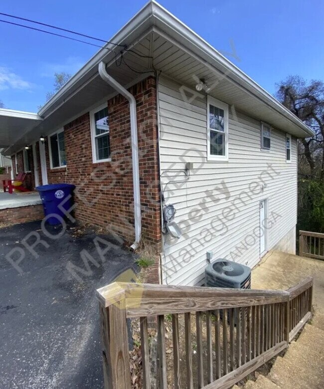 4240 Crestview Dr in Chattanooga, TN - Building Photo - Building Photo