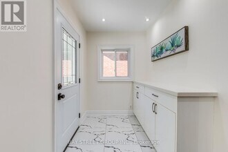90 Avondale Ave in Toronto, ON - Building Photo - Building Photo