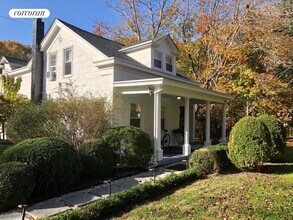 70 S Ferry Rd in Shelter Island, NY - Building Photo - Building Photo