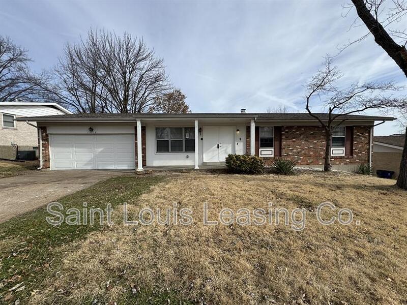 13910 Le Sabre Dr in Florissant, MO - Building Photo