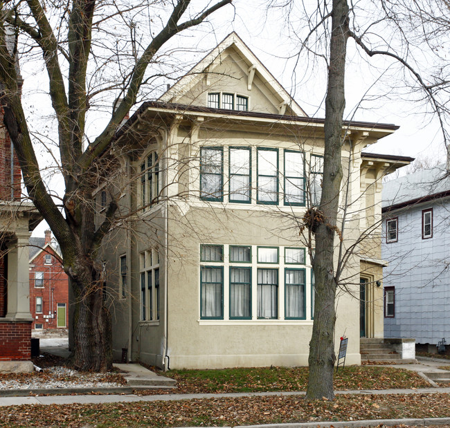 916 W Washington Blvd in Fort Wayne, IN - Foto de edificio - Building Photo