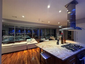 1600 Post Oak Blvd in Houston, TX - Building Photo - Building Photo