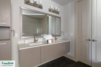 1414 Wood Hollow Dr, Unit 1-243 in Houston, TX - Building Photo - Building Photo