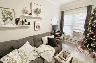 732 W Roscoe St, Unit 1N in Chicago, IL - Foto de edificio - Building Photo