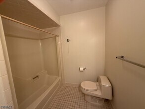 678 Broad St in Clifton, NJ - Building Photo - Building Photo