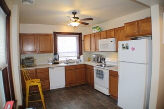 608 W Main St in Collegeville, PA - Foto de edificio - Building Photo
