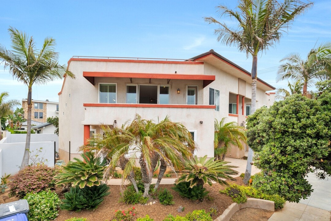 180 Juniper Ave in Carlsbad, CA - Building Photo