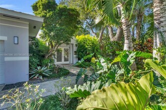 5794 SW 76th Terrace in South Miami, FL - Building Photo - Building Photo