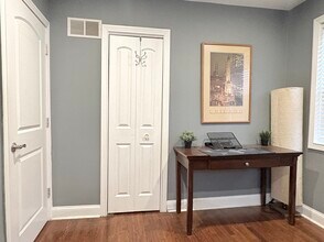 8108 S 85th Ave in Justice, IL - Foto de edificio - Building Photo