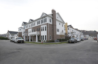 Roslyn Landing in Roslyn, NY - Foto de edificio - Building Photo