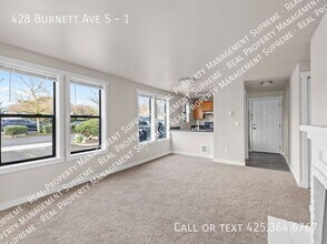 428 Burnett Ave S in Renton, WA - Building Photo - Building Photo