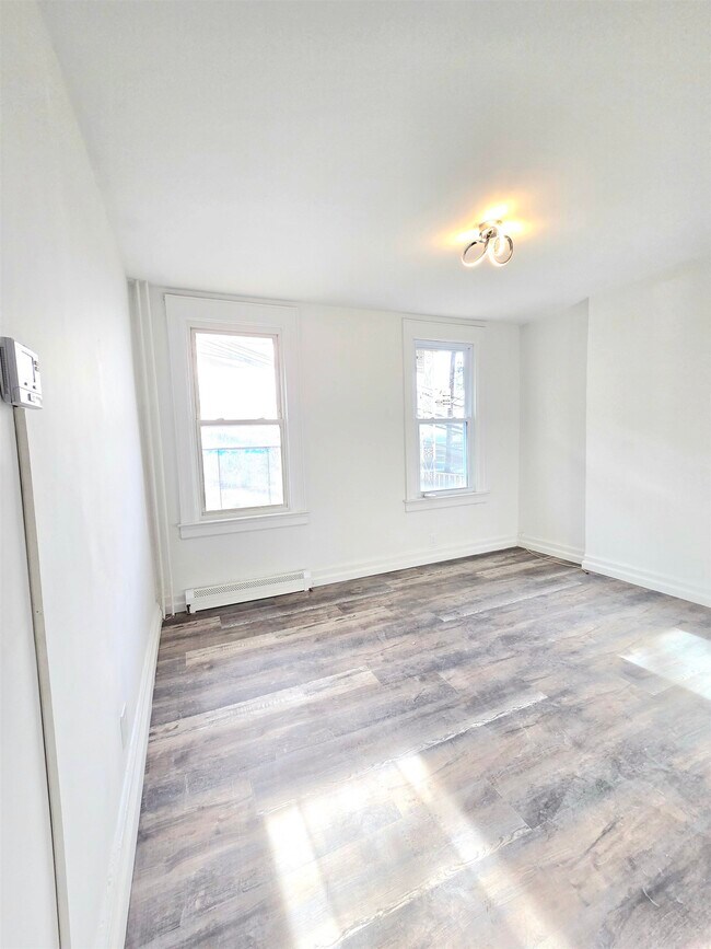 1202 Hillside Pl in North Bergen, NJ - Building Photo - Building Photo